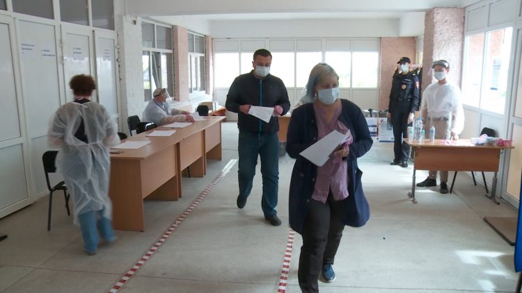 Жители городского округа выражают свое мнение по предлагаемым поправкам к Конституции