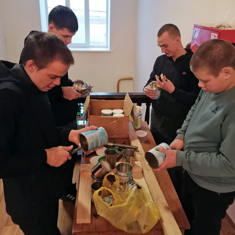 Студенты Голышмановского агропедагогического колледжа поддержали акцию «Окопная свеча»